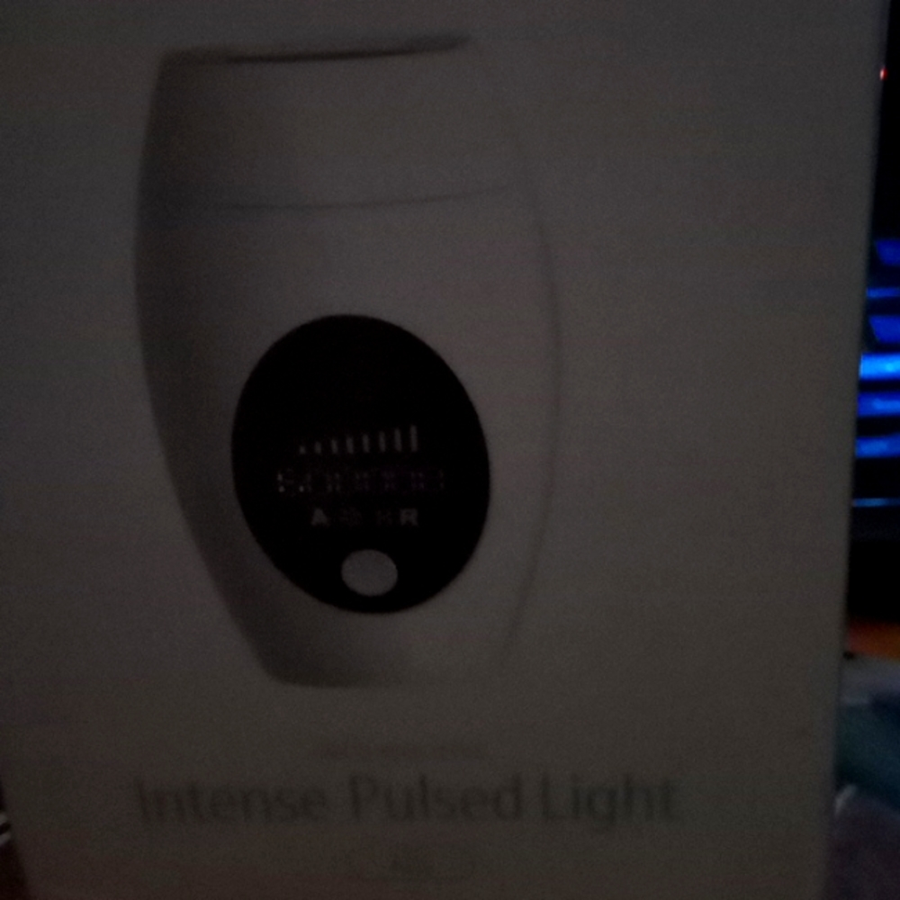 Intense pulsed light